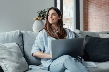 El 51% de los trabajadores afirma conseguir más entrevistas y ofertas de empleo tras incorporar la IA en su búsqueda laboral